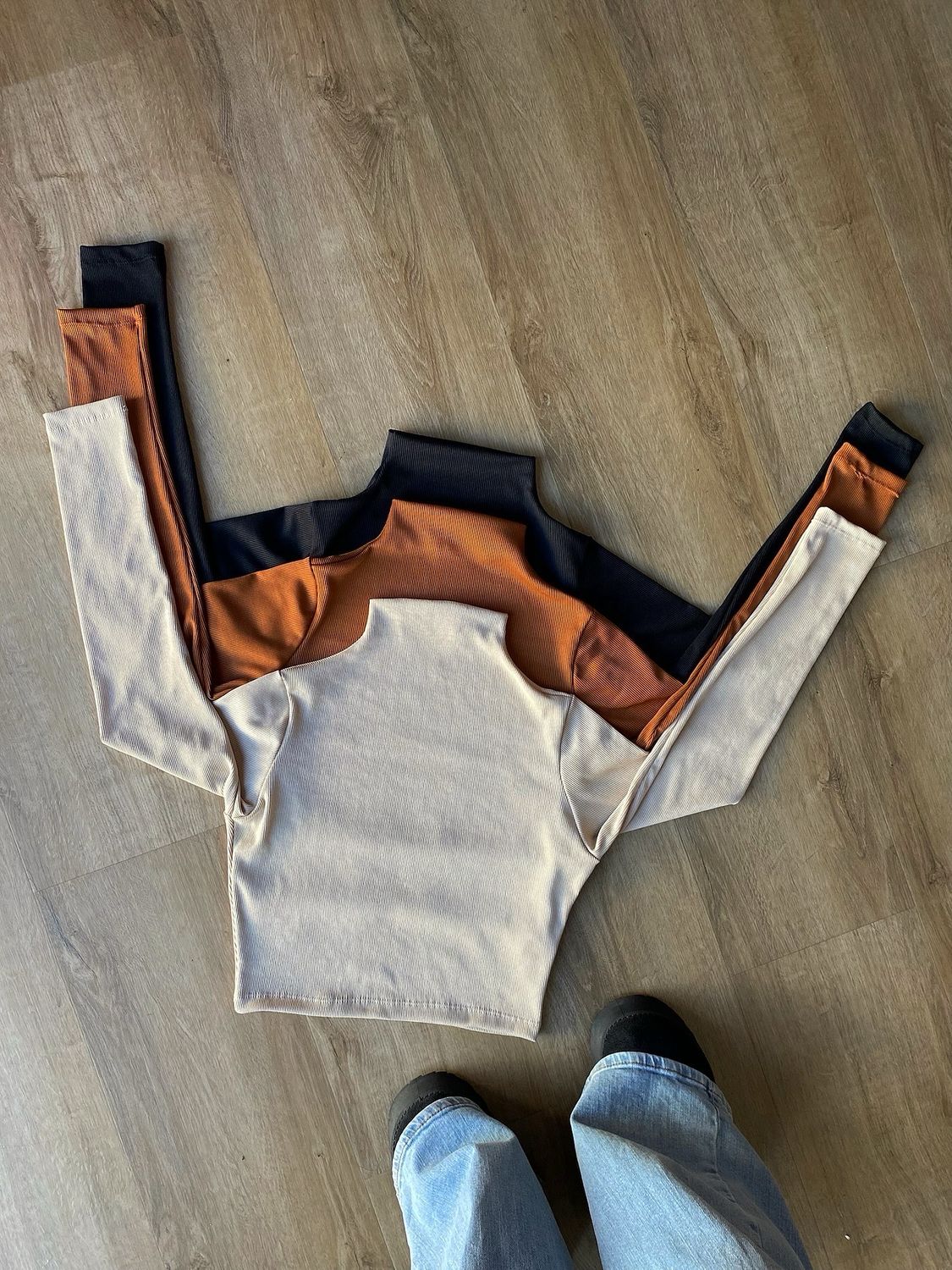 Polera morley cuello entero X MAYOR ( Pack de 4 unidades x 290c/u) INCLUYE 2 NEGROS, 1 TERRACOTA Y 1 BEIGE