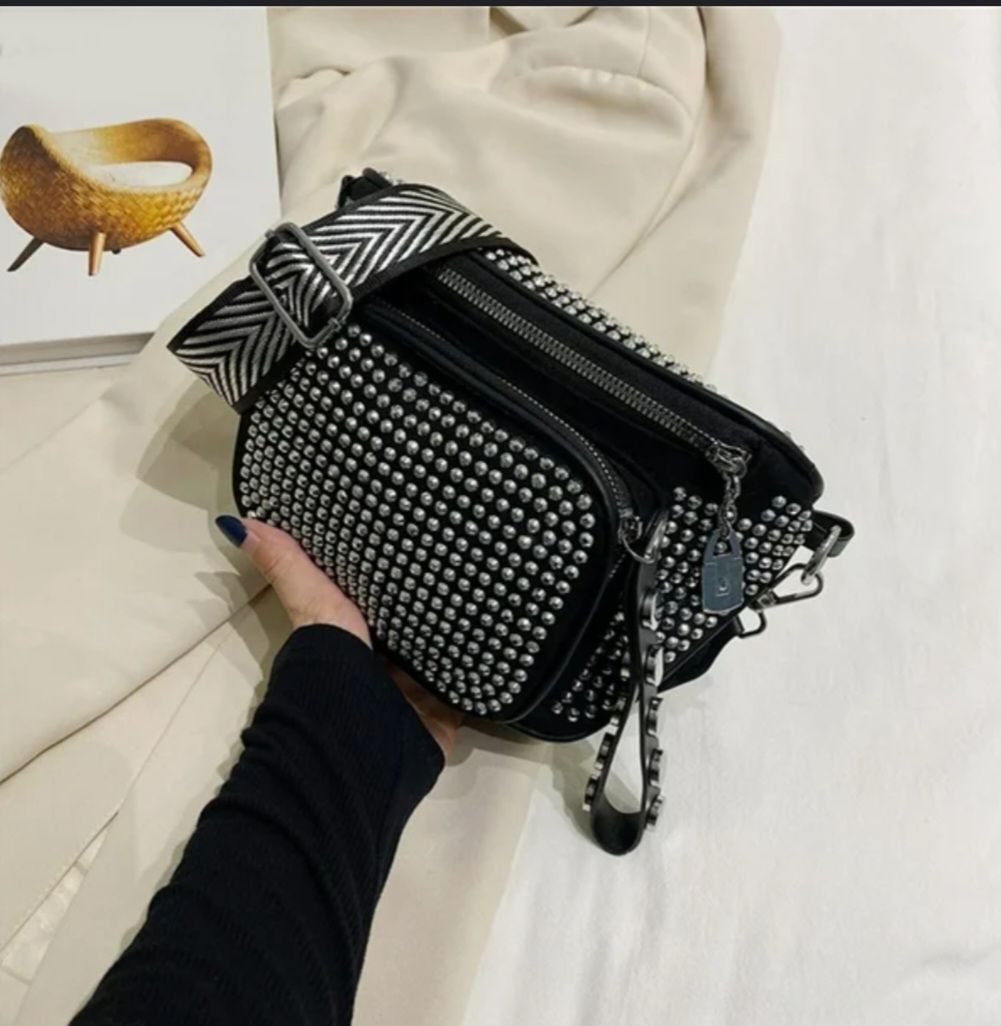 Cartera lurex con correa y bolsillo