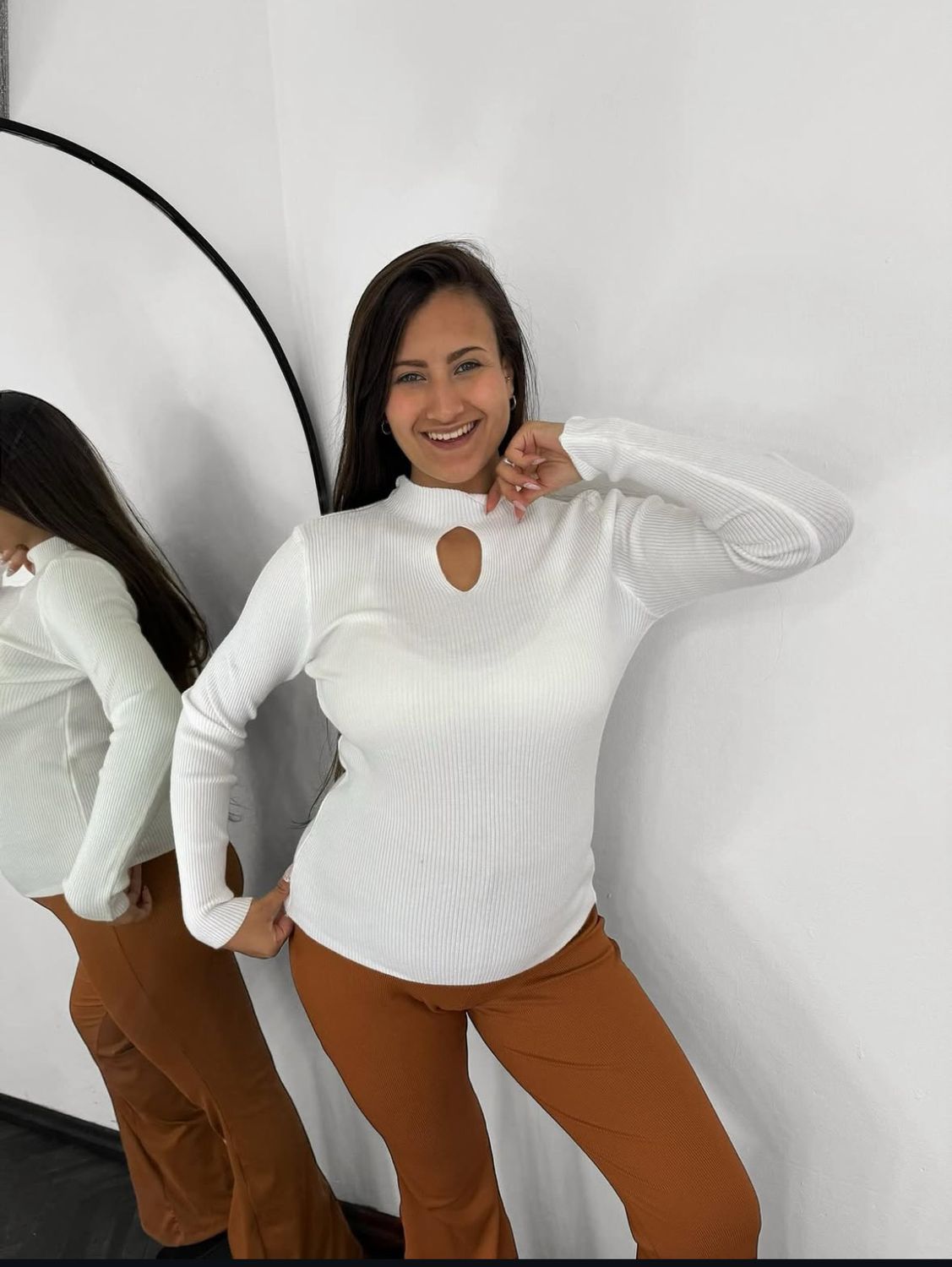 Polera de hilo con escote en el pecho X MAYOR ($400 c/u paquete minimo de 6 unidades)Surtido