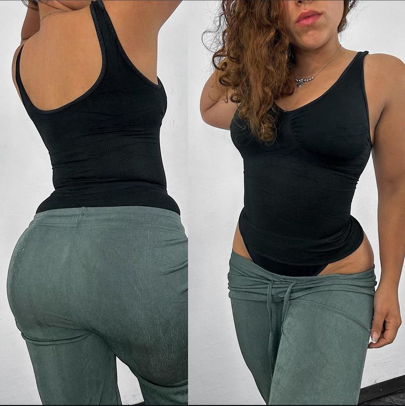 Musculosa REDUCTORA con push up