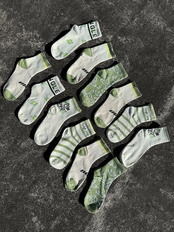 Docena de medias tonos verdes