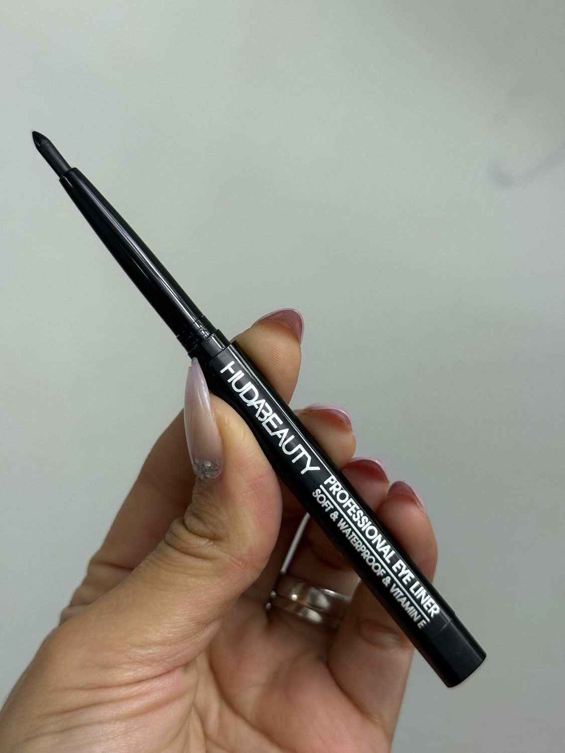 Delineador retractil color negro