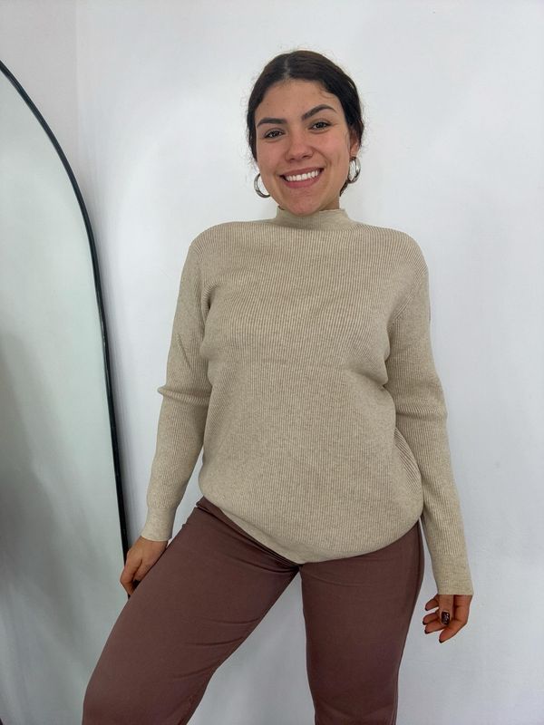 Buzo polera en tela hilo con canale en el cuello X MAYOR ($450 c/u paquete minimo de 5 unidades) Incluye 1 bordo, 1 marron, 1 crudo, 1 beige y 1 negro