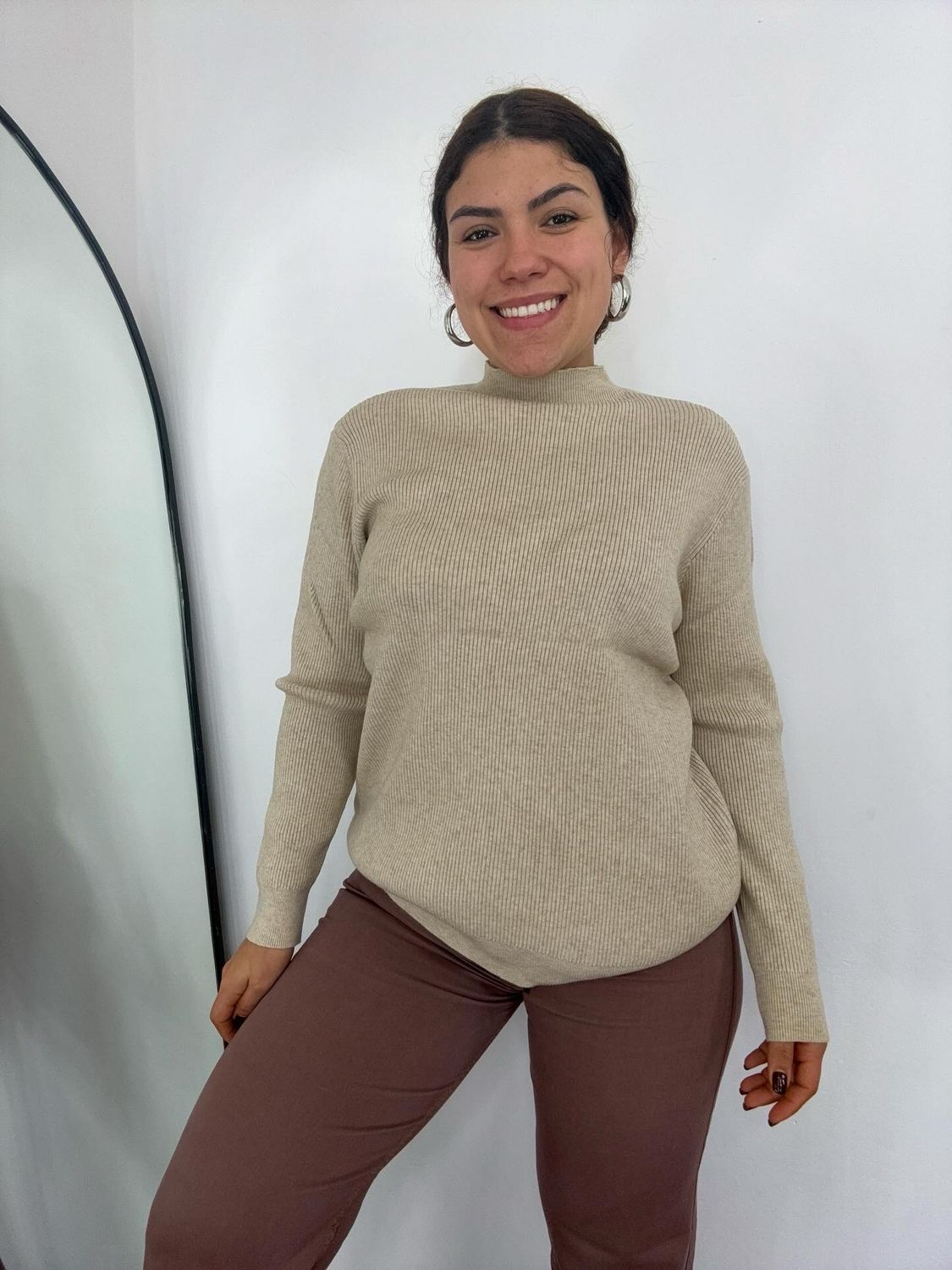 Buzo polera en tela hilo con canale en el cuello X MAYOR ($450 c/u paquete minimo de 5 unidades) Incluye 1 bordo, 1 marron, 1 crudo, 1 beige y 1 negro