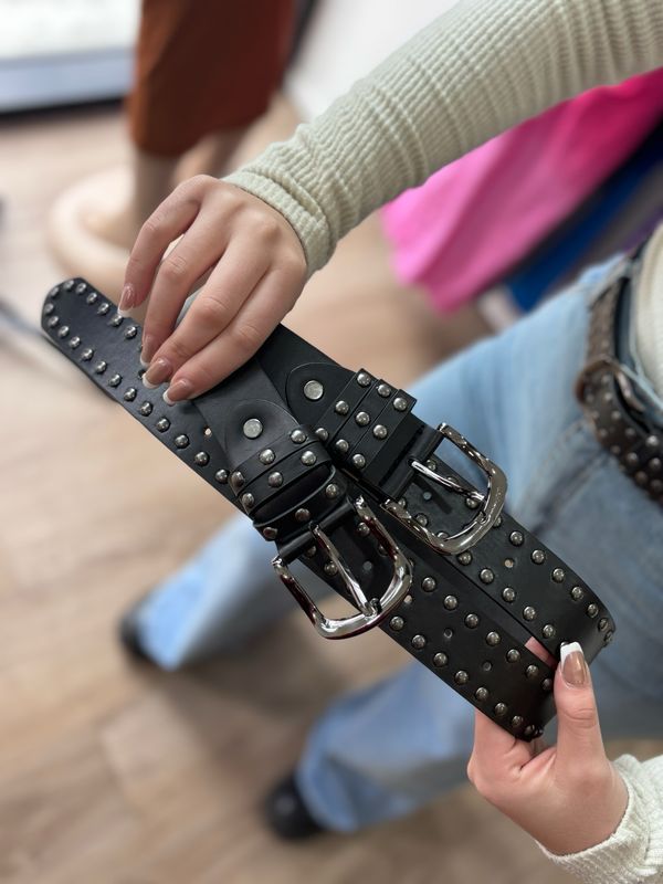 Cinto para dama con detalles plateados