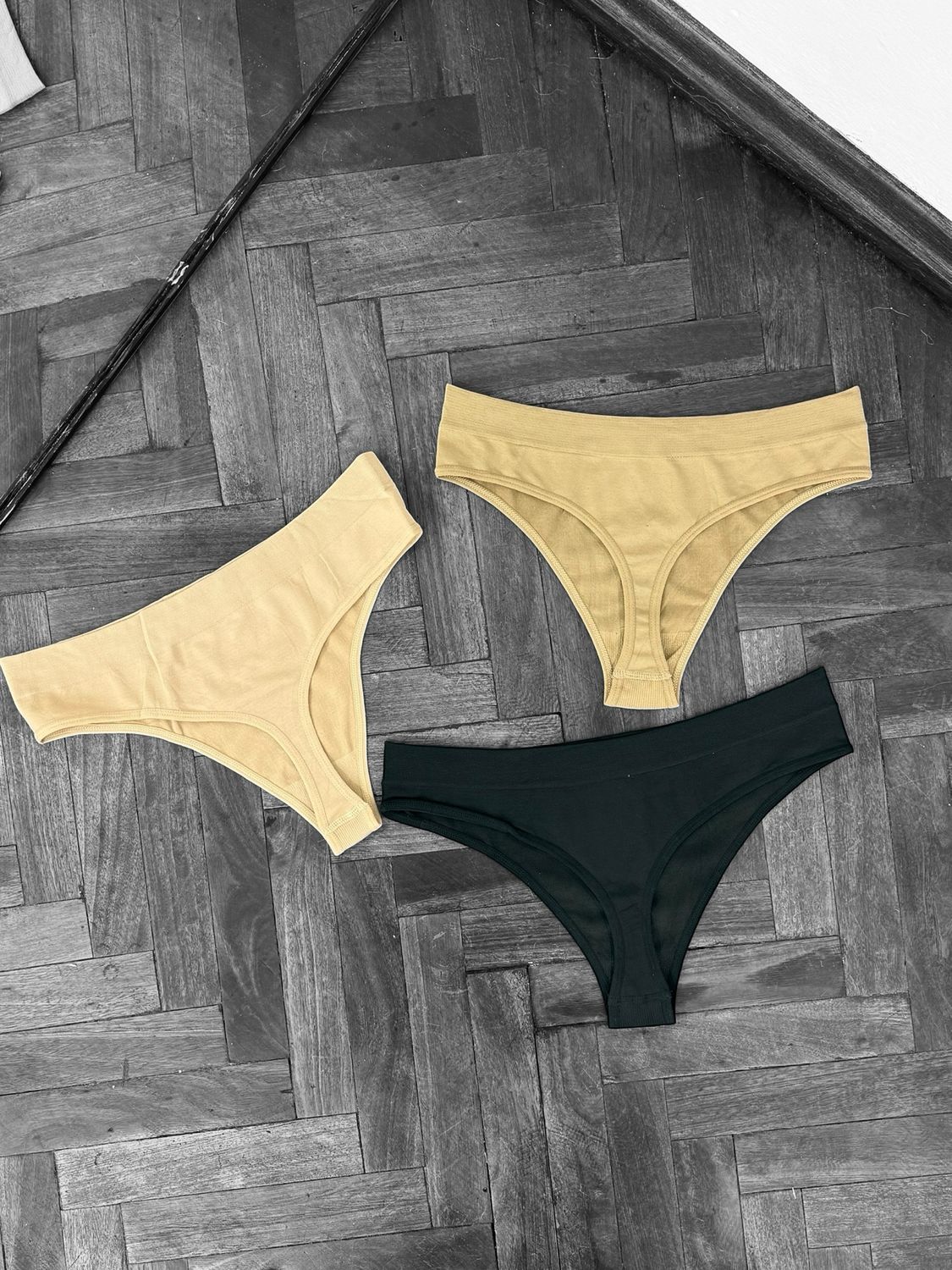 Pack de 3 colaless elastizada con faja ancha talles especiales. Incluye 1 negro, 1 marron y 1 beige