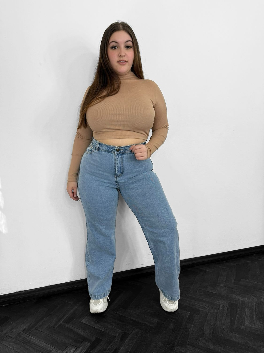 Jean AURA wid leg