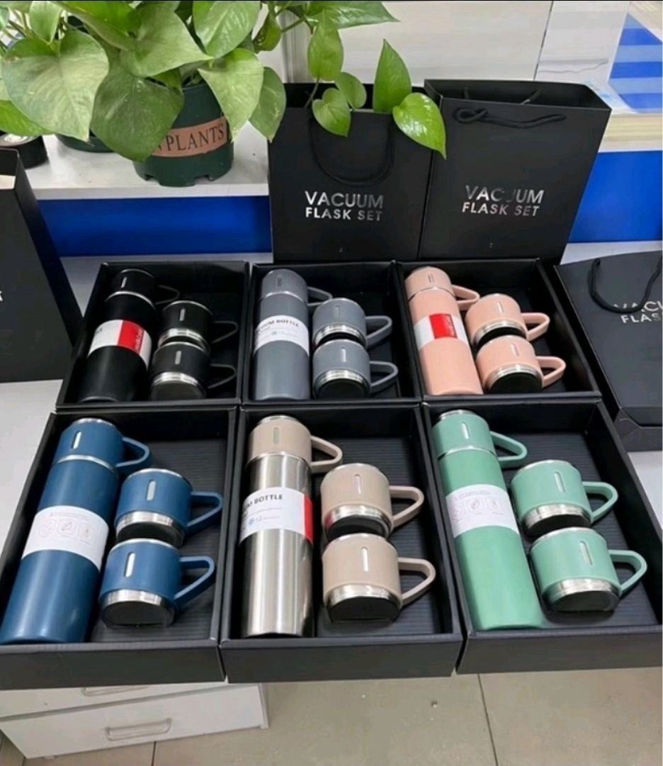 Set de termo y 3 tazas Colores variados