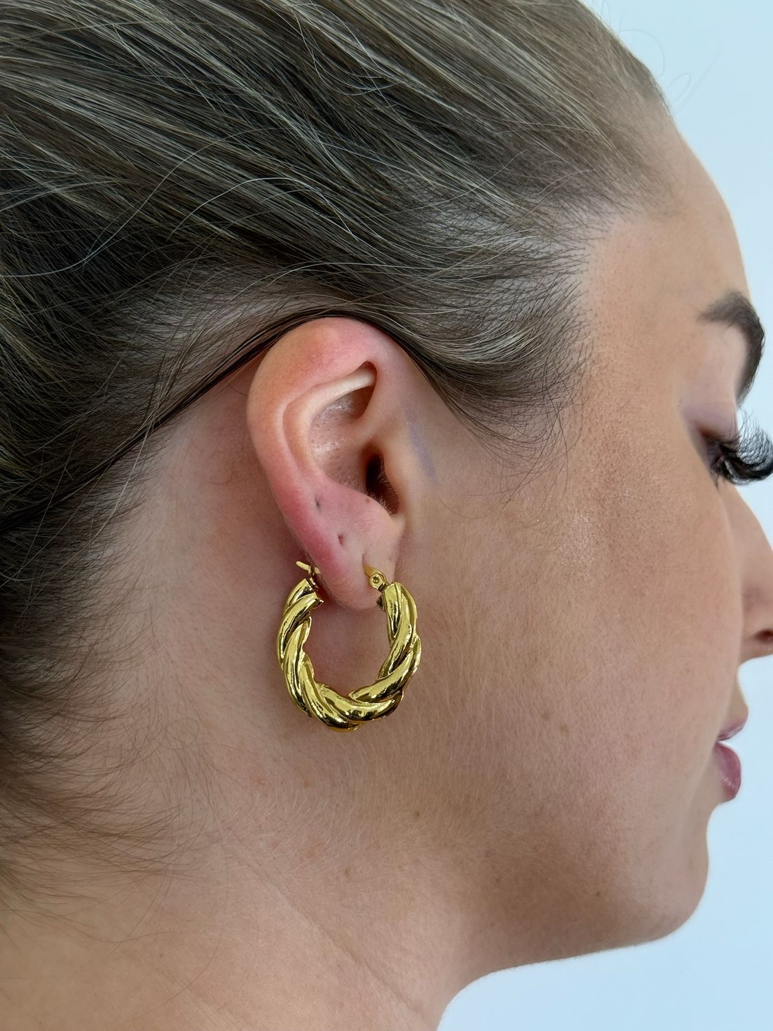 Caravana en tendencia  diseño torneado color dorado X MAYOR ($100 c/u paquete minimo de 12 unidades)
