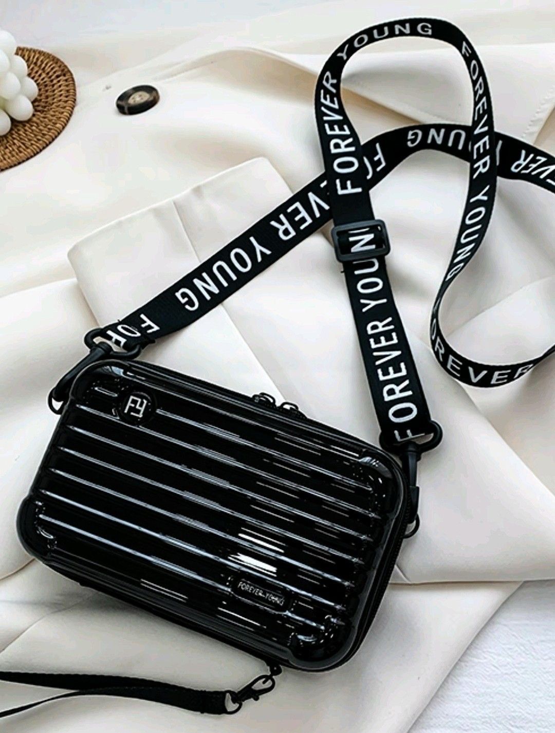 Cartera con correa estuche duro SIEMPRE JOVEN color negro