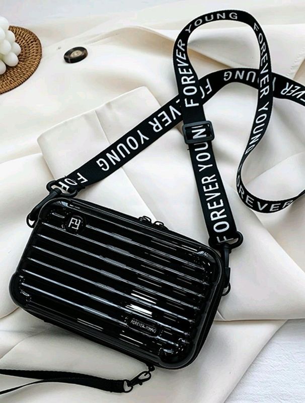 Cartera con correa estuche duro SIEMPRE JOVEN color negro
