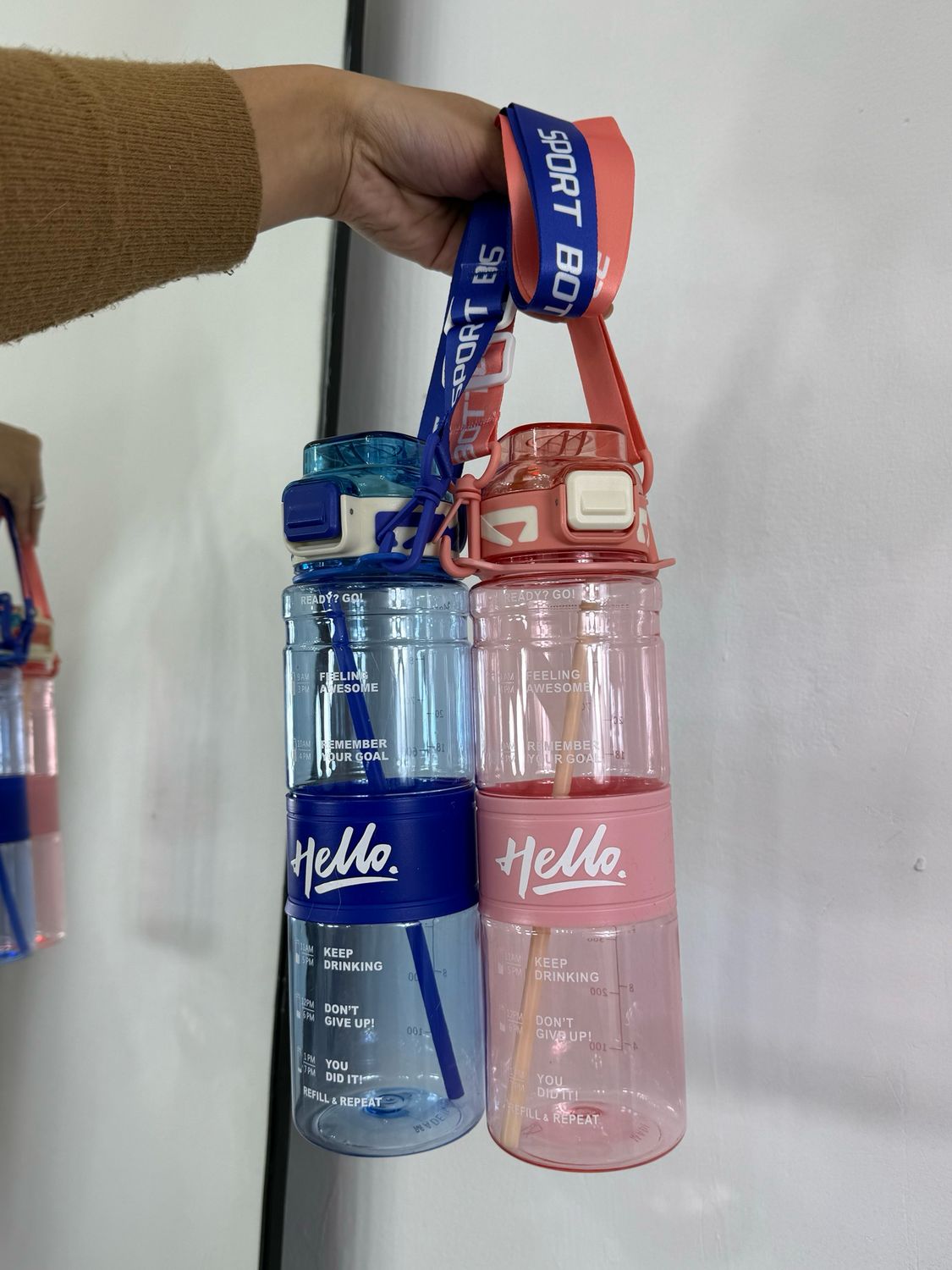 Botella motivacional con sorbito y correa HELLO X MAYOR ($200 c/u paquete minimo de 12 unidades)