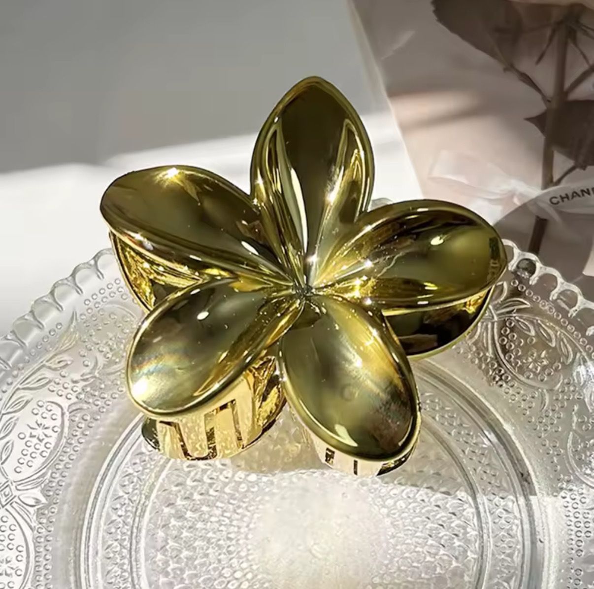 Pinza diseño de flor brillante