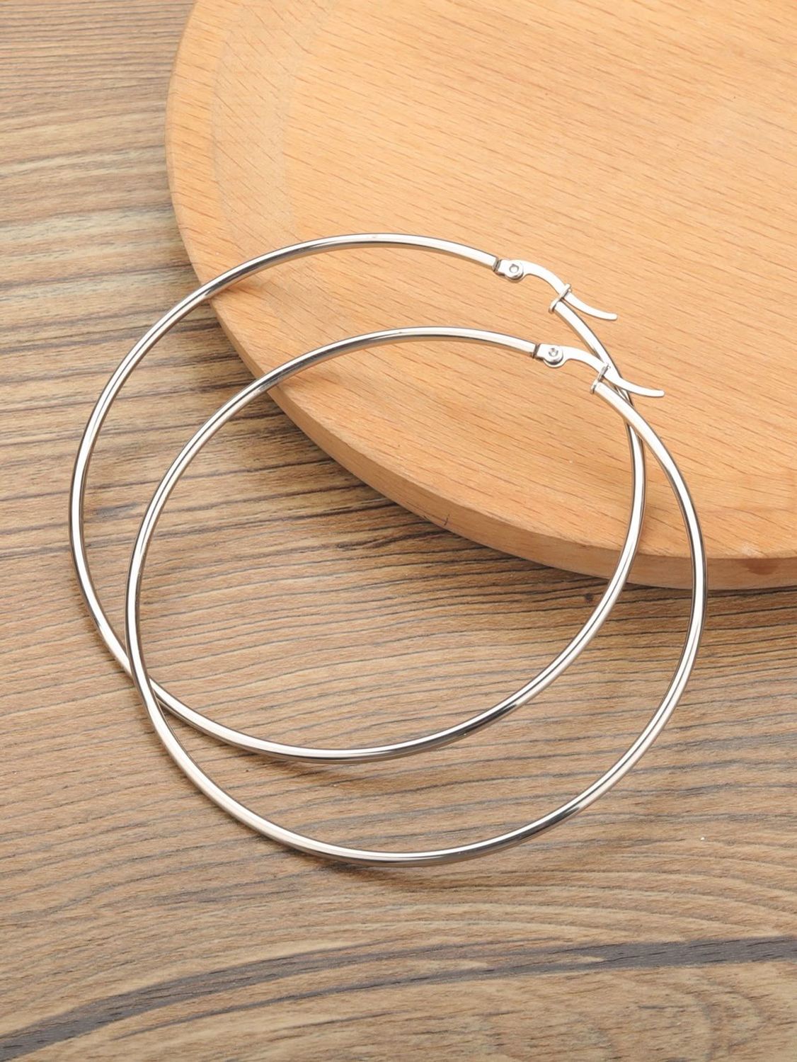 Aros Caravanas en tendencia color plateado X MAYOR ($50 c/u paquete minimo de 12 unidades)