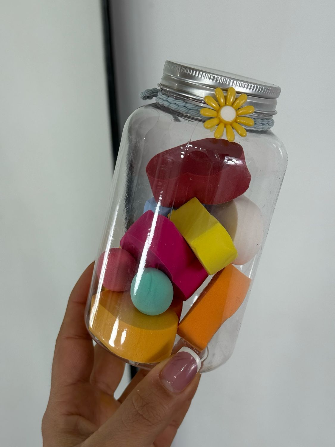 Frasco con esponjitas de maquillaje X MAYOR ($90 c/u paquete minimo de 12 unidades)