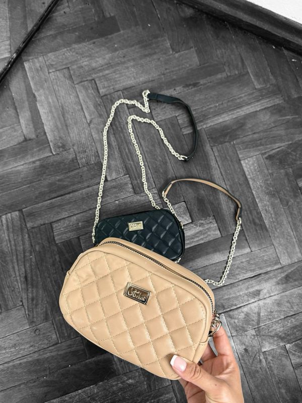 Cartera bandolera con cadena