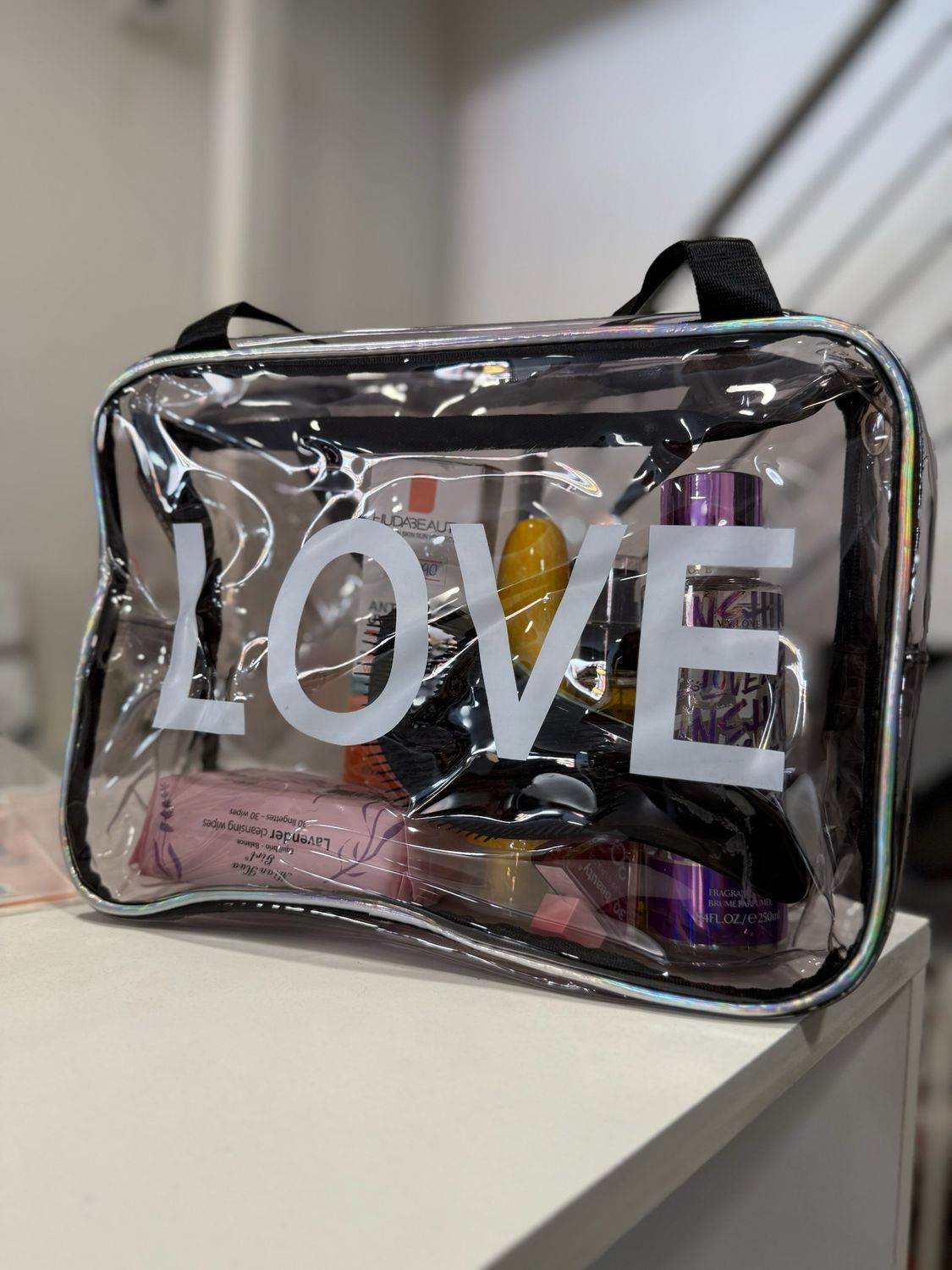 Neceser LOVE tamaño grande color transparente