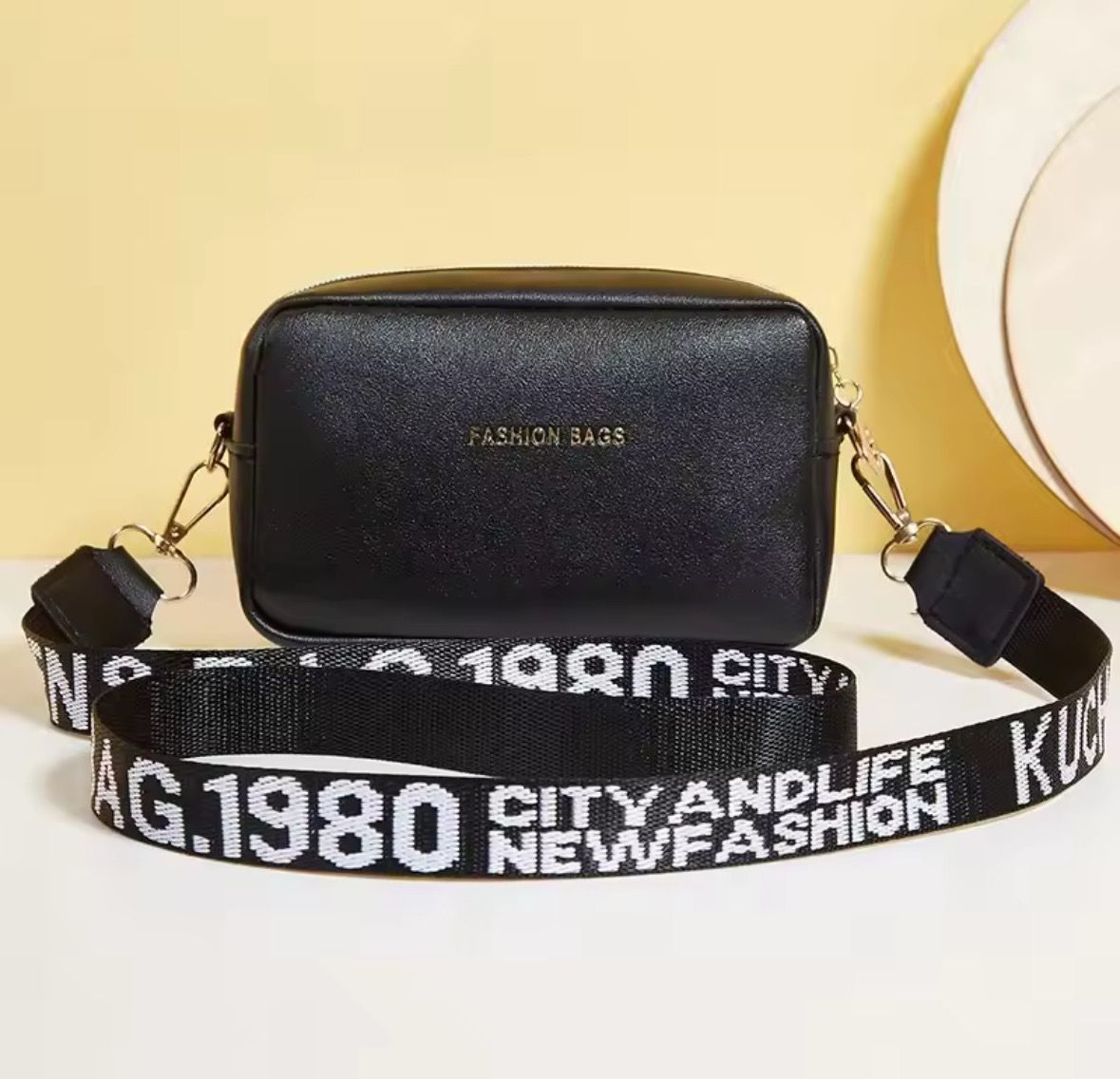 Cartera bandolera chica X MAYOR ($150 c/u paquete minimo de 6 unidades)