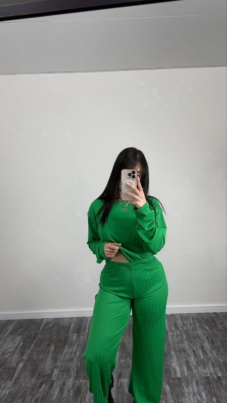 Conjunto de palazo y buzo canelado Conjunto de palazo y buzo canelado