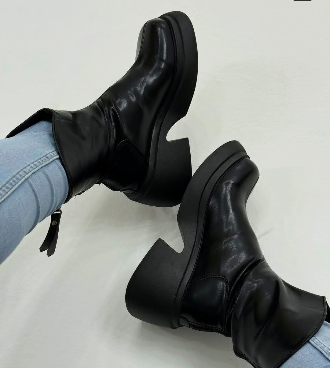 Botas con Plataforma y cierre Botas con Plataforma y cierre