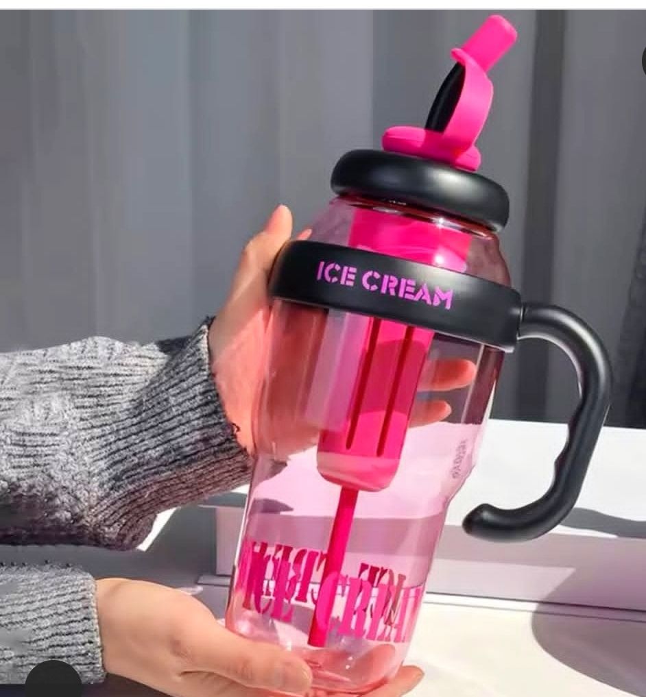 Botella en tendencia con sorbito y filtro Botella en tendencia con sorbito y filtro