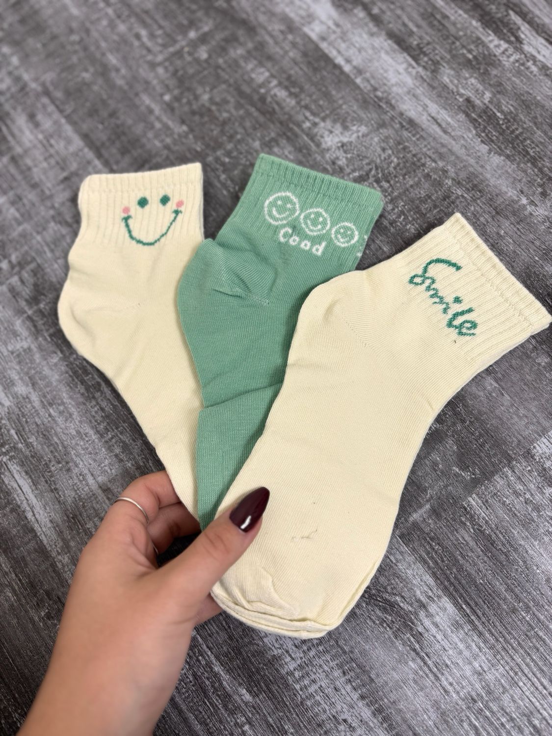 Medias deportivas con colores verdes y beige($290 c/docena, paquete minimo de 12 docenas)