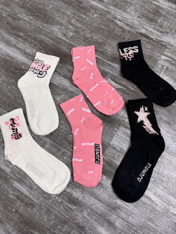 Medias deportivas con colores rosasdo,blanco y negro($310 c/docena paquete minimo de 6 docenas)