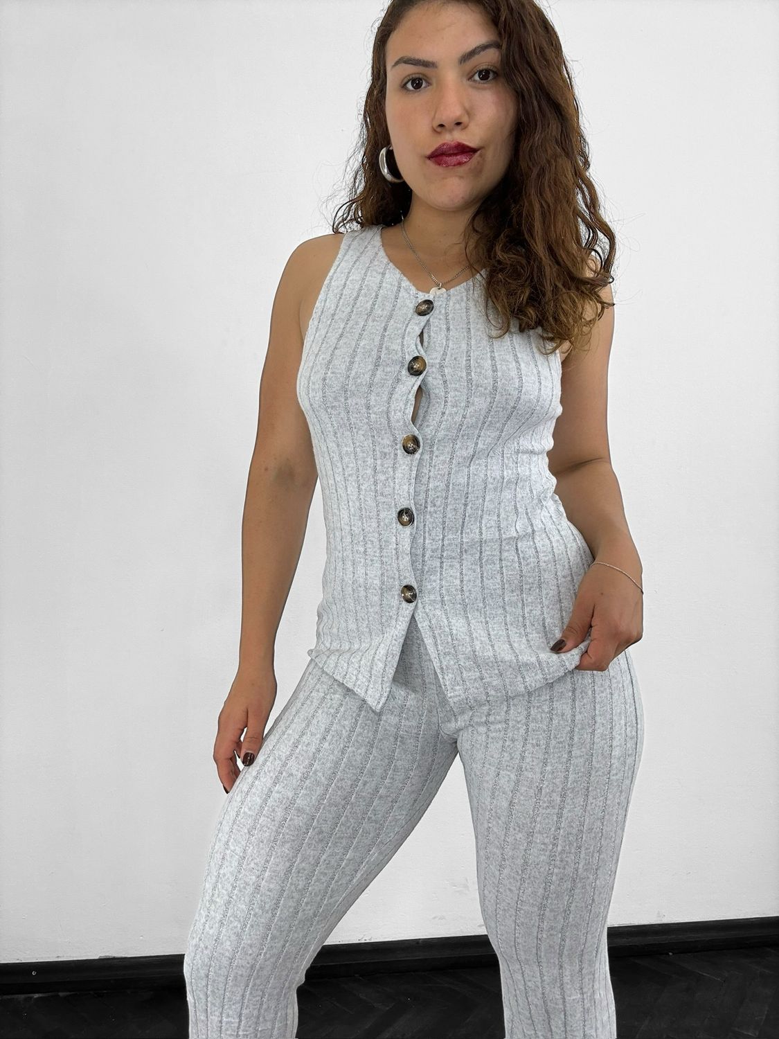 Conjunto sastrero con top con botones y palazo oxford