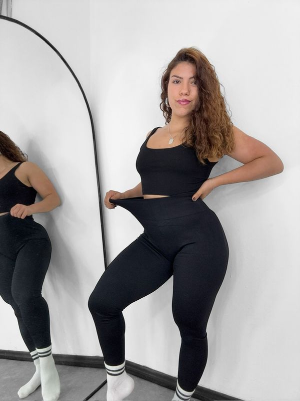 Calza con push up color negra. X MAYOR ($340 c/u paquete minimo de 6 unidades)