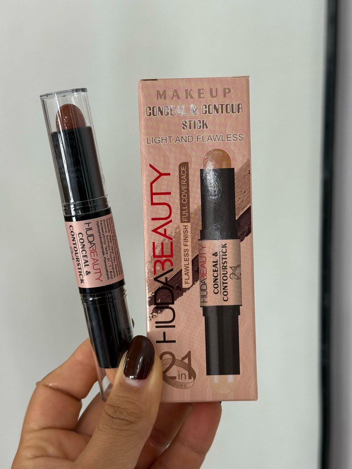 Pack Duo Corrector + Contorno en Barra HUDA BEAUTY Pack Duo Corrector + Contorno en Barra HUDA BEAUTY