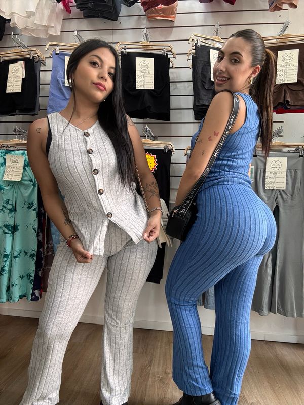 Conjunto sastrero con top con botones y palazo oxford