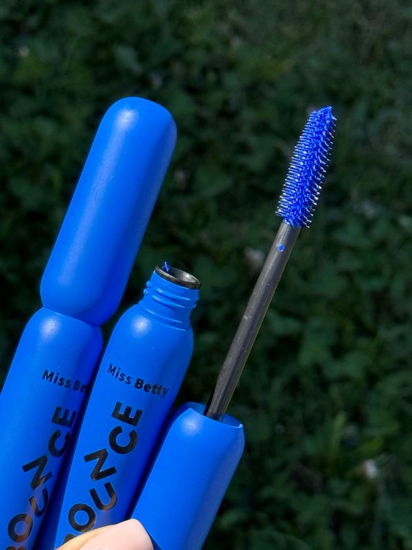 Mascara /Rimel de pestañas color azul Mascara /Rimel de pestañas color azul