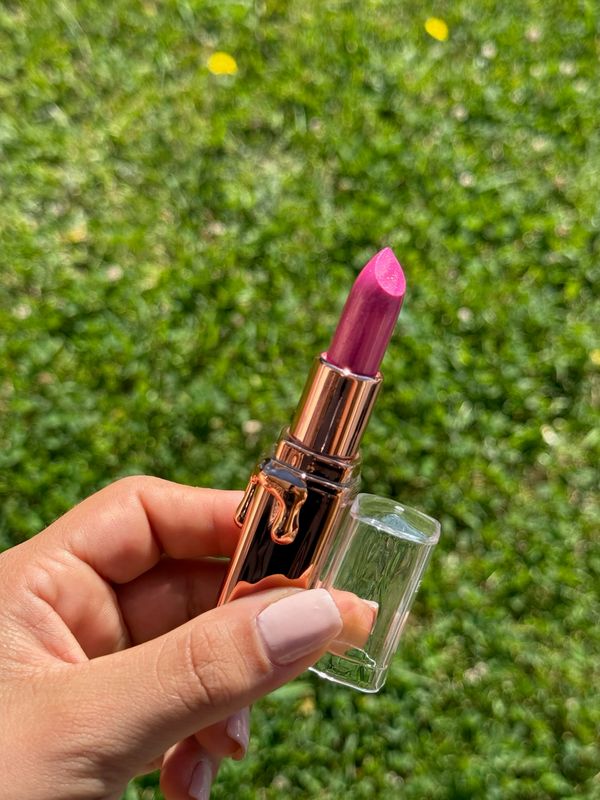 Labial en barra tonos pastel Labial en barra tonos pastel