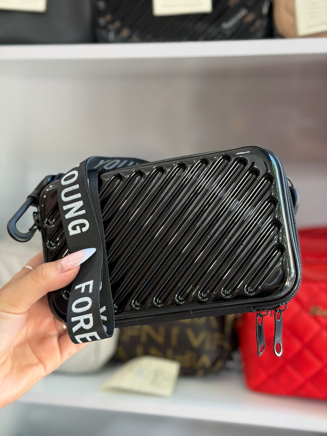 Cartera con correa estuche duro SIEMPRE JOVEN color negro Cartera con correa estuche duro SIEMPRE JOVEN color negro