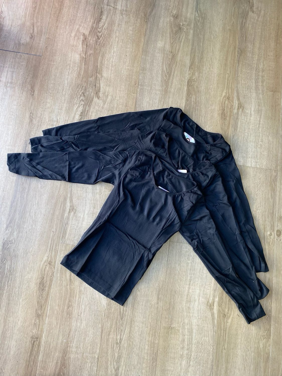 Remera termica afelpada color negro por MAYOR ($220 c/u Pack de 6 unidades)