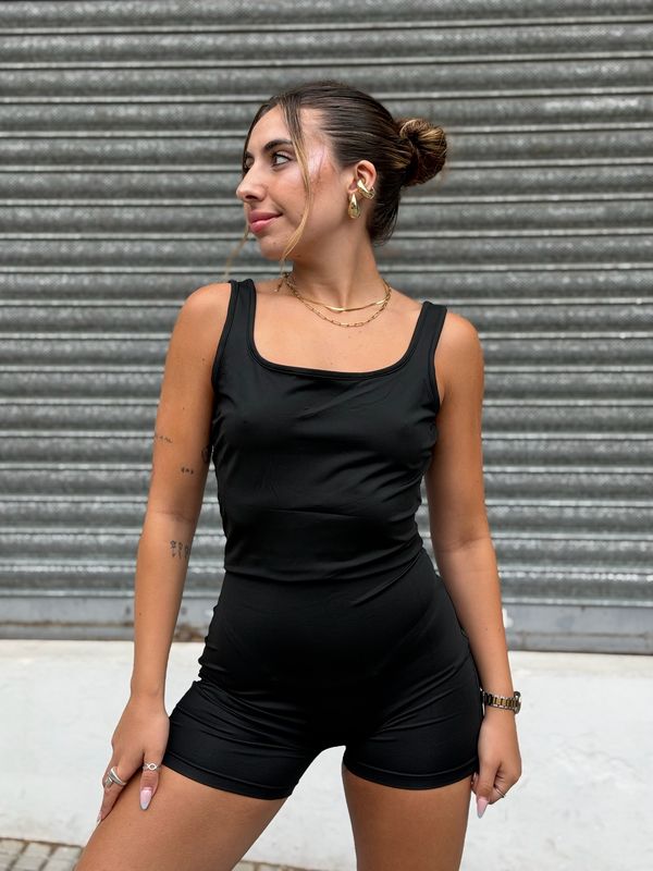 Enterito negro con breteles