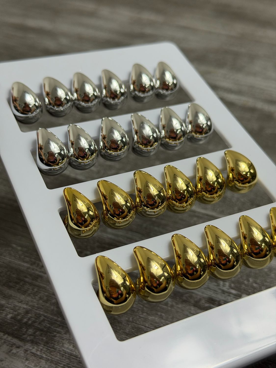 Caravanas de gota en tendencia por MAYOR ($100 c/u Pack de 12 unidades)