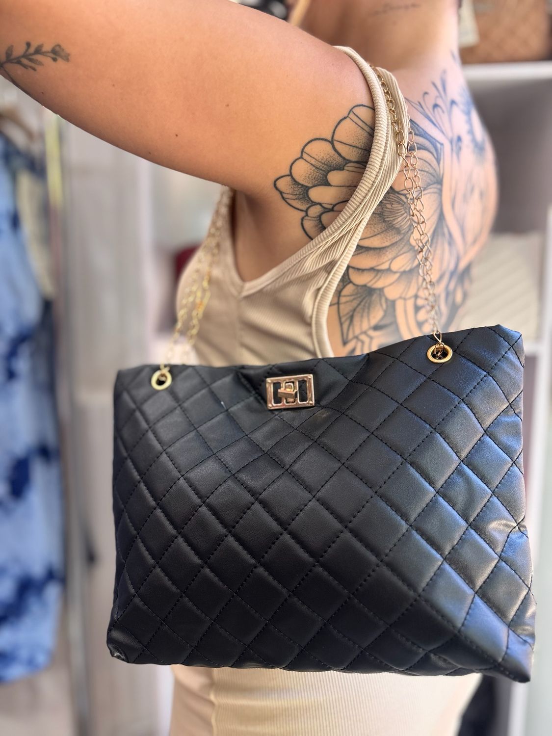 Cartera con Cadenas mediana color negro