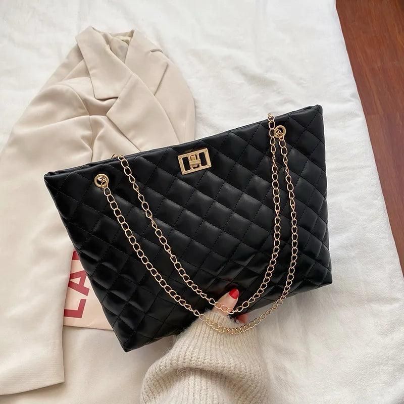 Cartera con Cadenas mediana color negro