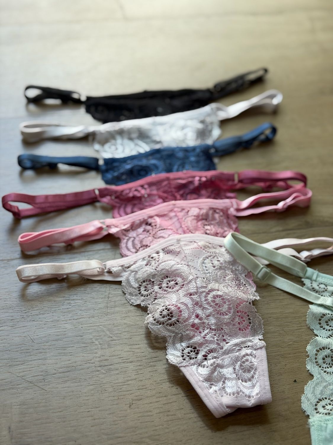 Colaless regulable con encaje por MAYOR ( $690 por 12 unidades)