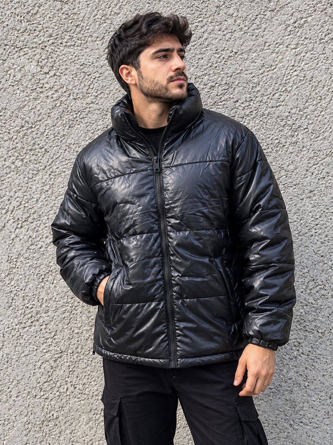 Campera puffer de hombre de ecocuero color negro