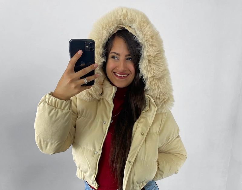 Campera de pana con peludito en el gorro