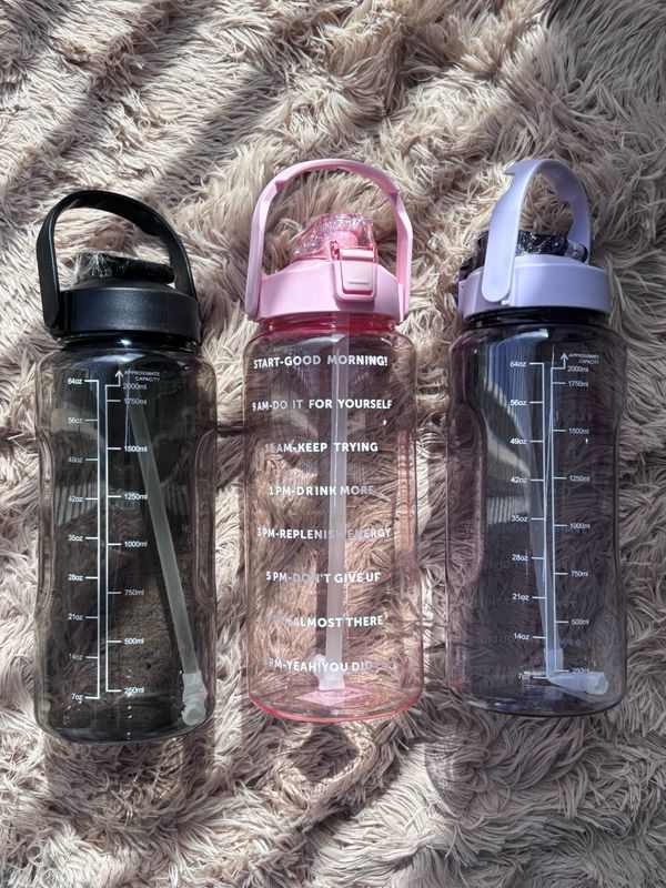 Botella motivacional con horario y sorbito 2 litros