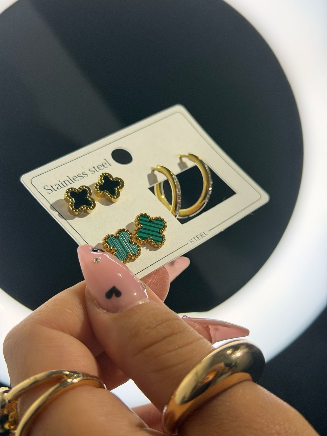 Par de Caravanas  en tendencia por MAYOR ($100 c/u Pack de 12 unidades)