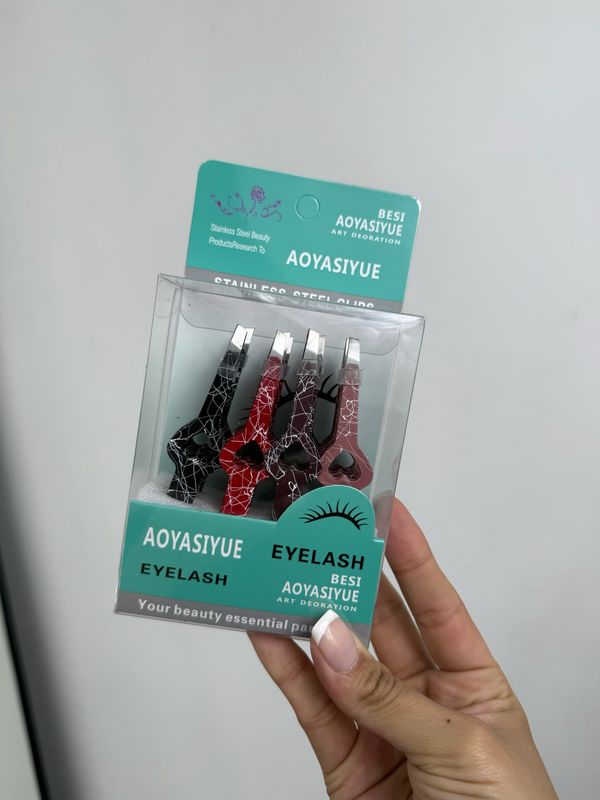 Pinza para cejas diseño corazon por MAYOR ($50 c/u Pack de 12 unidades)