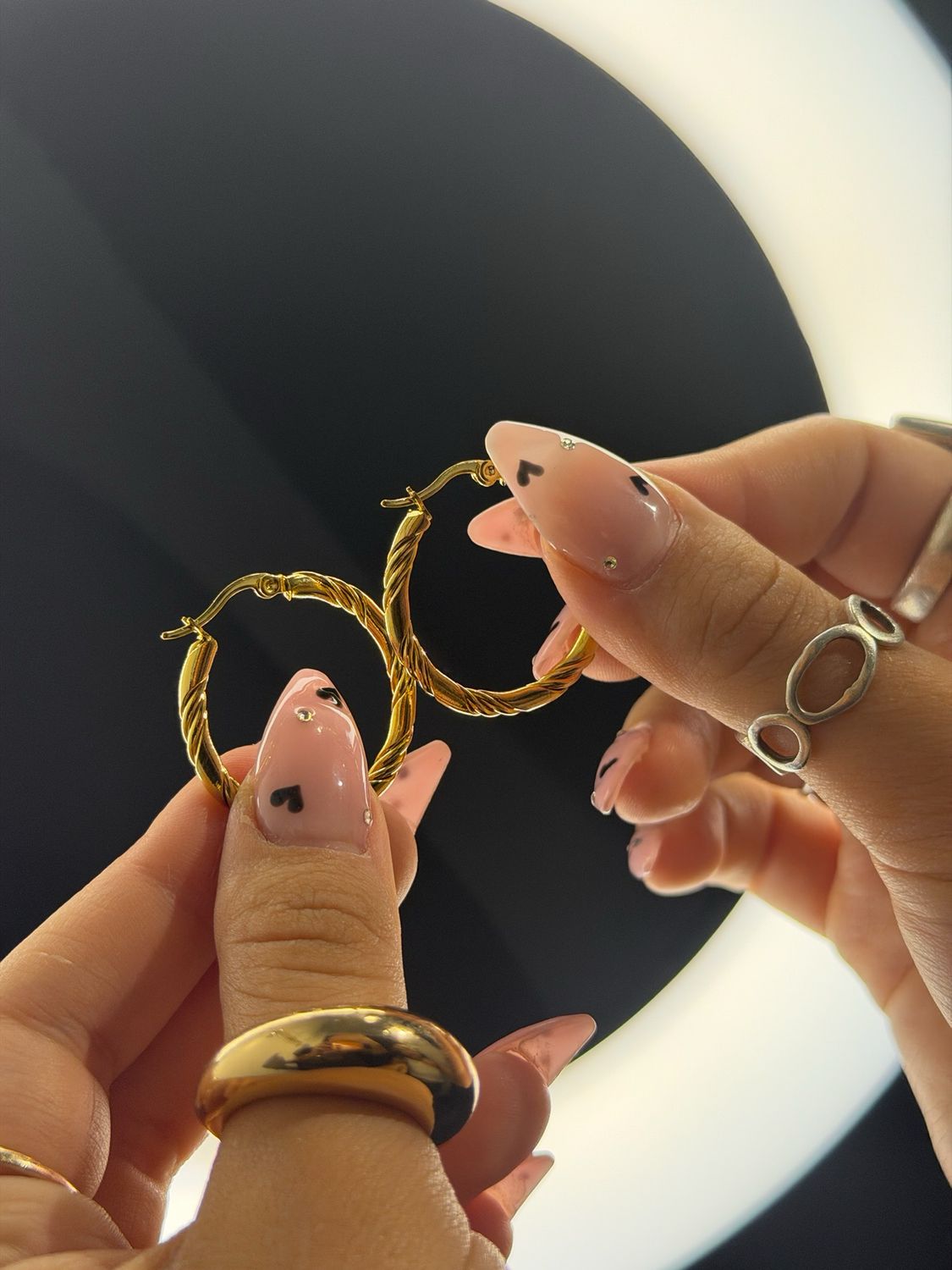 Caravanas torneadas en tendencia por MAYOR ($100 c/u Pack de 12 unidades) Caravanas torneadas en tendencia por MAYOR ($100 c/u Pack de 12 unidades)