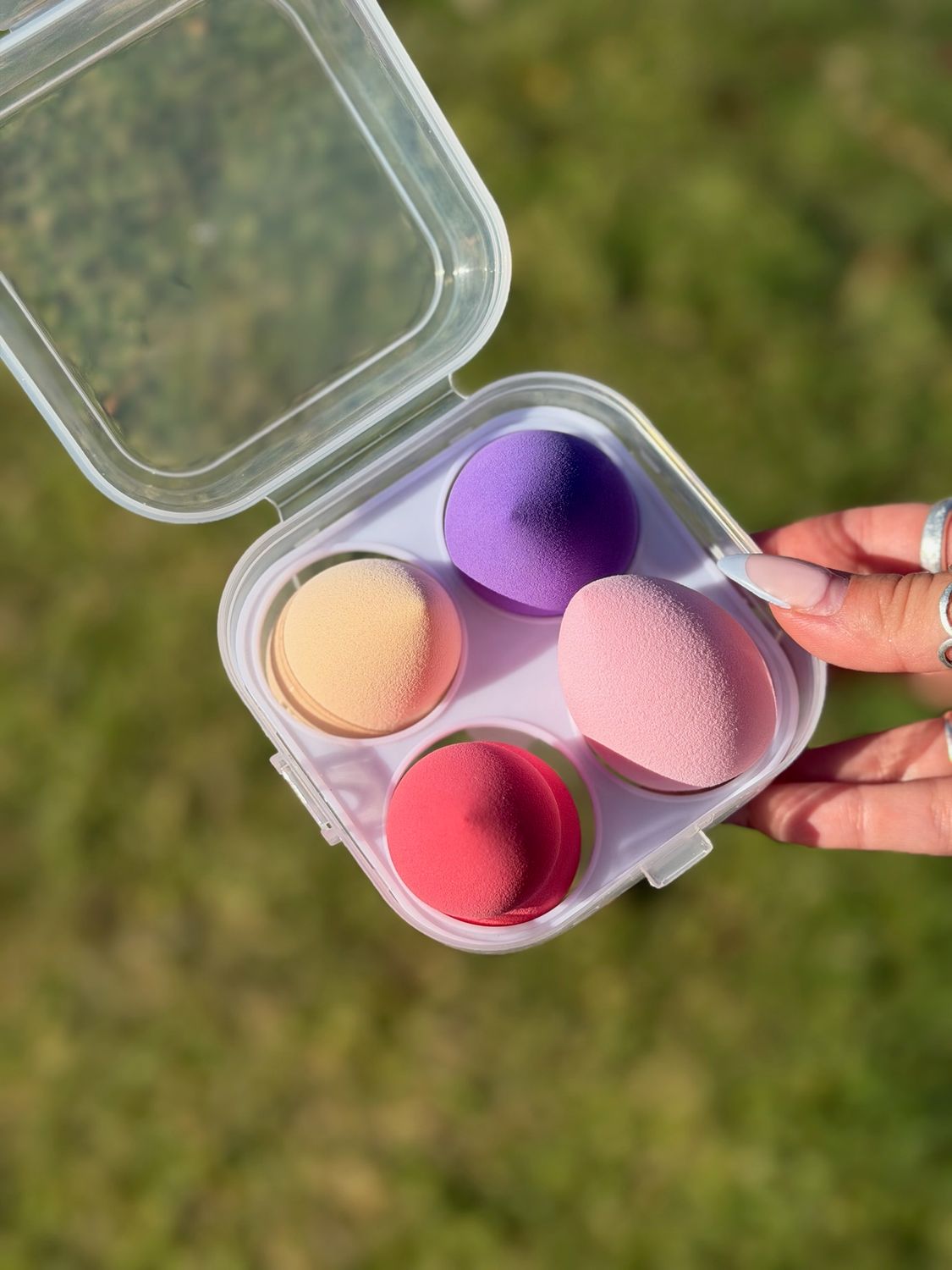 Estuche con 4 esponjas diversas para maquillaje