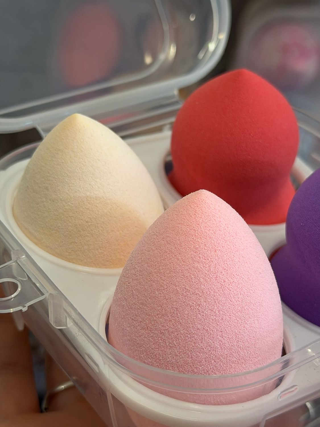 Estuche con 4 esponjas diversas para maquillaje