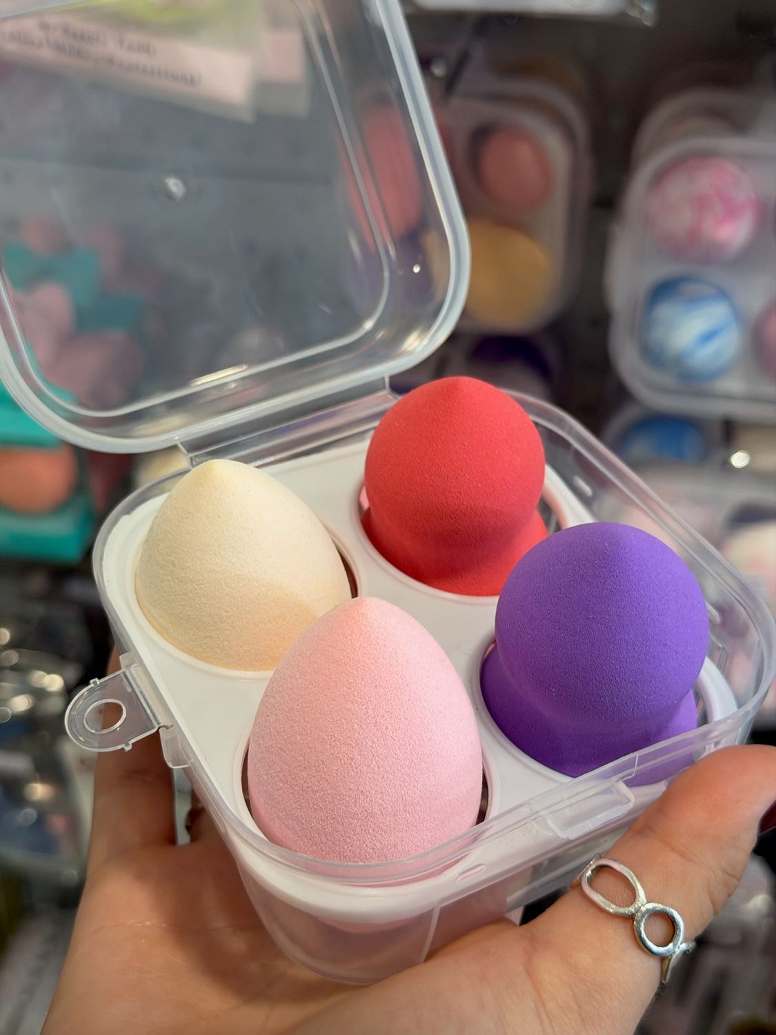 Estuche con 4 esponjas diversas para maquillaje X MAYOR ($90 c/u paquete minimo de 12 estuches)