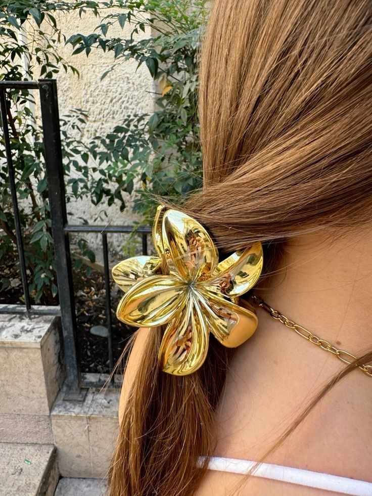 Pinza diseño de flor brillante por MAYOR ($50 c/u Pack de 12 unidades)